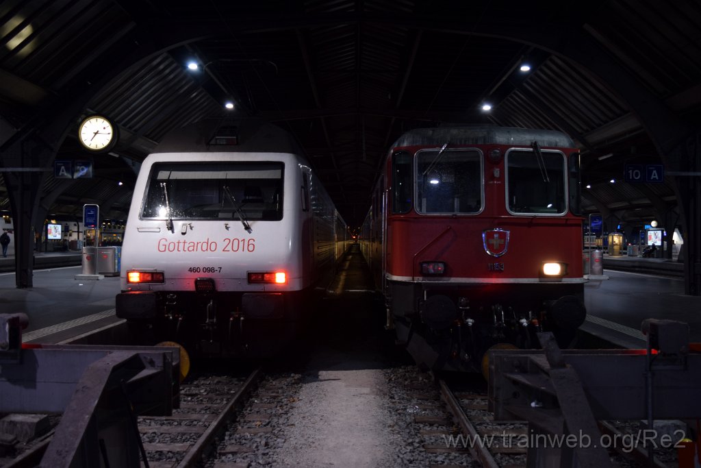 4243-0002-091116.jpg - SBB-CFF Re 460.098-7 ''Balsberg / Gottardo 2016'' + SBB-CFF Re 4/4'' 11153 (Re 420.153-9)  (Re 91 85 4 420 153-9 CH-SBB) / Zürich HB 9.11.2016