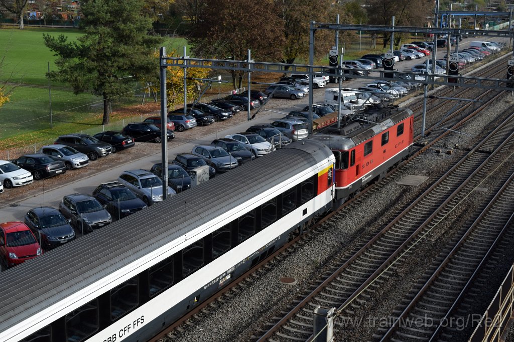 4267-0030-151116.jpg - SBB-CFF Re 4/4'' 11153 (Re 420.153-9)  (Re 91 85 4 420 153-9 CH-SBB) / Zürich-Mülligen (Hermetschloobrücke) 15.11.2016