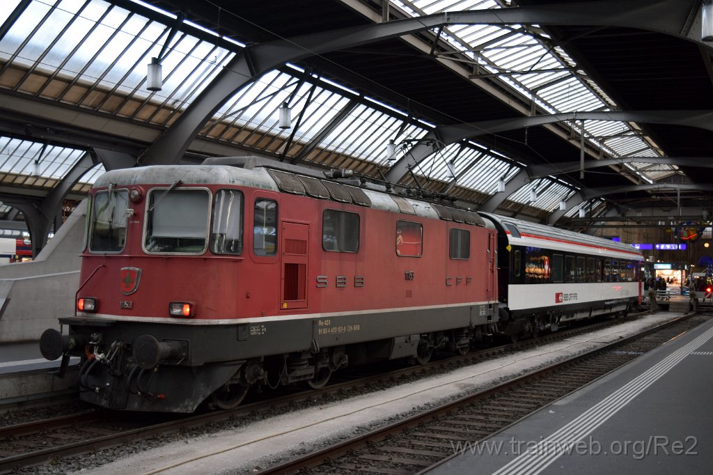 8335-0013-221222.jpg - SBB-CFF Re 4/4'' 11153 (Re 420.135-6)  (Re 91 85 4 420 135-6 CH-SBB) + SBB-CFF SRm 100 ''Le salon de luxe'' (61 85  89-90 100-7 CH-SBB) / Zürich HB 22.12.2022