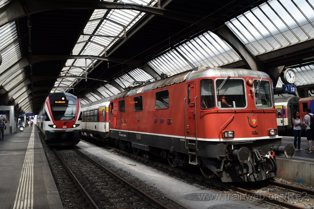 4005-0020-110716.jpg - SBB-CFF Re 4/4'' 11154 (Re 420.154-7)  (Re 91 85 4 420 154-7 CH-SBB) + SBB-CFF RABe 511.123 / Bt 94 85 1 511 123-5 (RABe 94 85 0 511 123-7 CH-SBB) / Zürich HB 11.7.2016