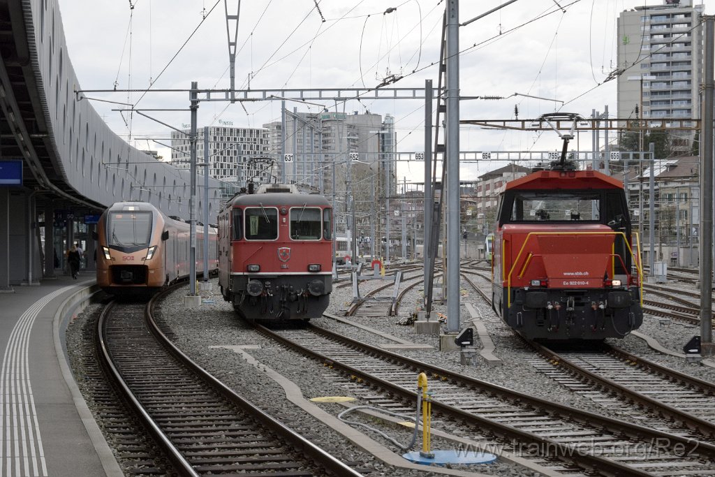 9608-0011-220325.jpg - SOB RABe 526.122-7 (RABe 94 85 7 526 122-7 CH-SOB) + SBB-CFF Re 4/4'' 11154 (Re 420.154-7)  (Re 91 85 4 420 154-7 CH-SBB) + SBB-CFF Ee 922.010-4 ''Login'' (Ee 97 85 1 922 010-4 CH-SBB) / Bern HB 22.3.2025