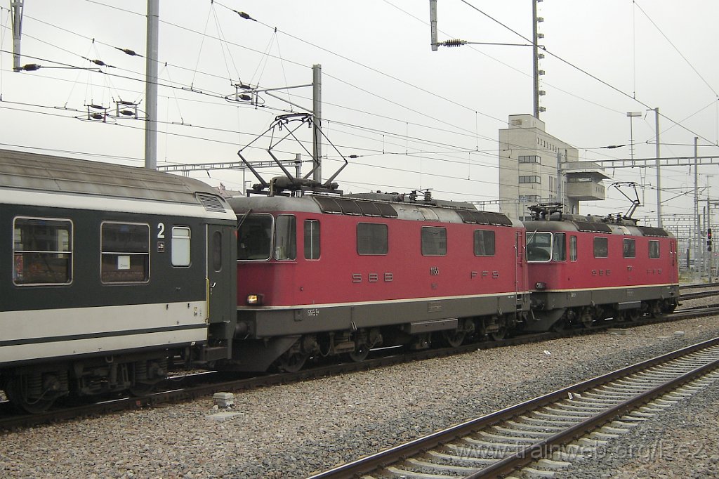 0996-0016-041204.jpg - SBB-CFF Re 4/4'' 11155 + SBB-CFF Re 4/4'' 11241 / Zürich HB 4.12.2004