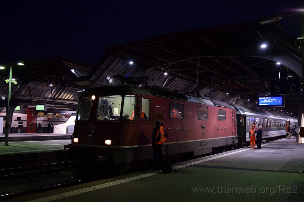 3717-0001-261015.jpg - Re 4/4" 11156 / Zürich HB 26.10.2015