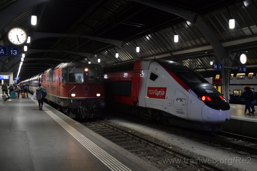 8311-0021-031222.jpg - SBB-CFF Re 4/4'' 11156 (Re 420.156-2)  (Re 91 85 4 420 156-2 CH-SBB) + SNCF TGV 310.031 / 4716 (93 87 0310 031-4 F-SNCF) / Zürich HB 3.12.2022