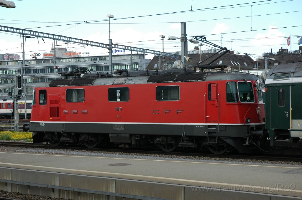 1863-0028-270410.jpg - Re 4/4" 11157 / Zürich HB 27.4.2010