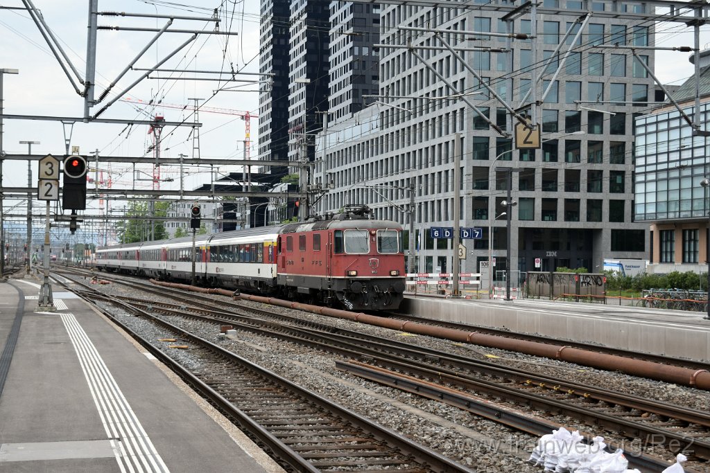 5981-0037-260620.jpg - SBB-CFF Re 4/4'' 11157 (Re 420.157-0)  (Re 91 85 4 420 157-0 CH-SBB) / Zürich-Altstetten 26.6.2020
