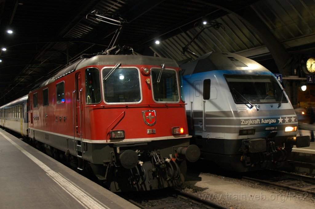 2020-0036-111110.jpg - Re 4/4" 11158 + Re 460.024-3 "Rheintal" / Zürich HB 11.11.2010