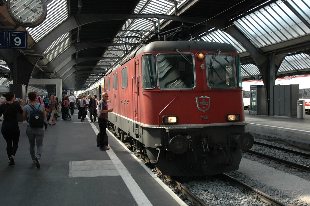 2109-0013-110511.jpg - Re 4/4" 11158 / Zürich HB 11.5.2011