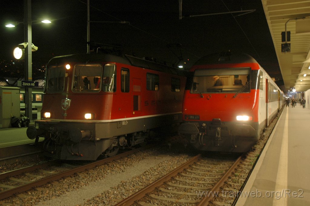 2255-0023-161111.jpg - SBB-CFF Re 4/4'' 11158 + SBB-CFF Bt (IC) 50 85 28-94 904-5 / Zürich HB 16.11.2011