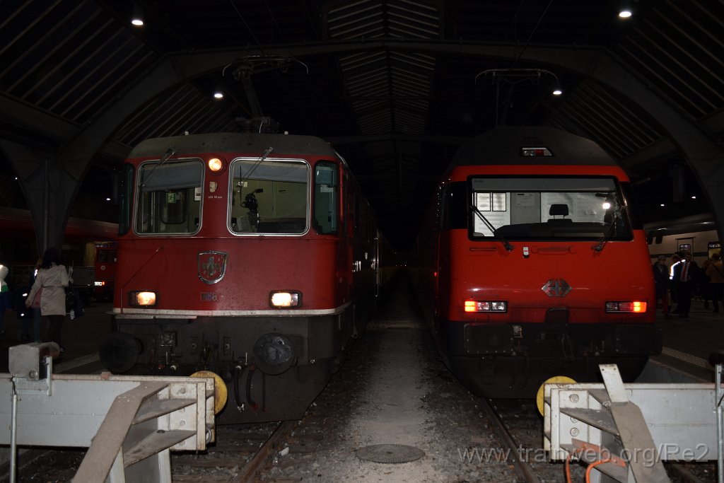 5191-0012-061118.jpg - SBB-CFF Re 4/4'' 11158 (Re 420.158-8)  (Re 91 85 4 420 158-8 CH-SBB) + SBB-CFF Re 460.007-8 ''Junior'' (Re 91 85 4 460 007-8 CH-SBB) / Zürich HB 6.11.2018