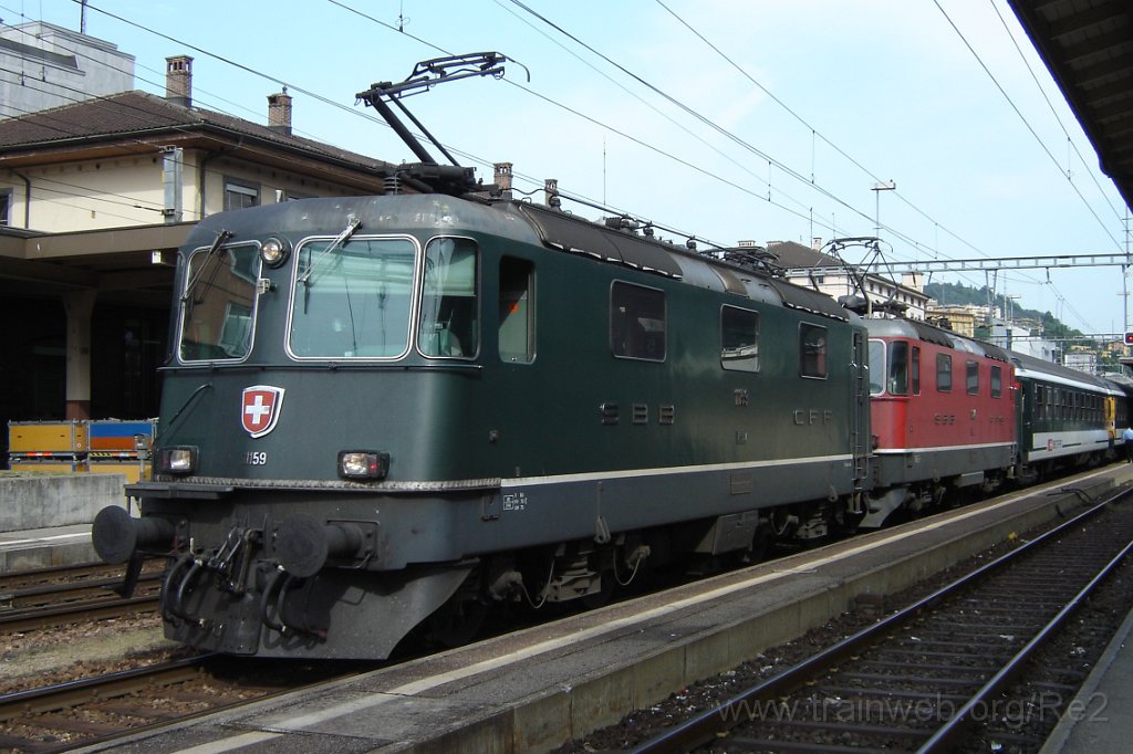 1193-0024-180606.jpg - Re 4/4" 11159 + 11124 / Chiasso 18.6.2006
