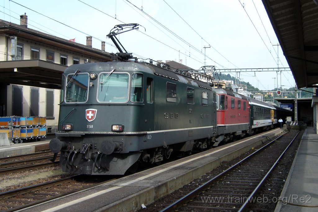 1193-0026-180606.jpg - SBB-CFF Ref 4/4'' 11159 + SBB-CFF Re 4/4'' 11124 / Chiasso 18.6.2006