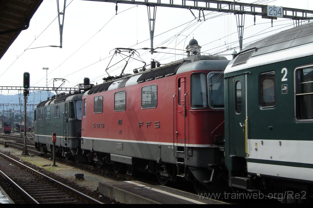 1193-0039-180606.jpg - SBB-CFF Re 4/4'' 11124 + SBB-CFF Ref 4/4'' 11159 / Chiasso 18.6.2006