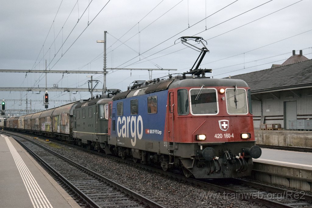 4931-0017-160418.jpg - SBBC Re 420.160-4 (Re 91 85 4 420 160-4 CH-SBBC) + SBBC Re 4/4'' 11330 (Re 420.330-3)  (Re 91 85 4 420 330-3 CH-SBBC) / Wil 16.4.2018