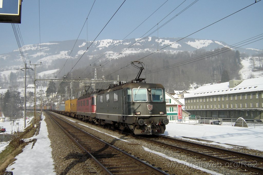 1010-0017-060205.jpg - SBB-CFF Re 4/4'' 11161 + SBB-CFF Re 6/6 11631 ''Dulliken'' / Steinen 6.2.2005