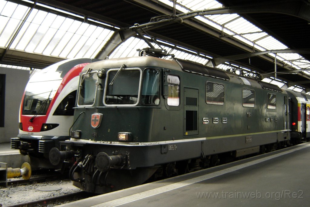 3650-0049-170815.jpg - Re 4/4" 11161 + RABe 511.029 / Zürich HB 17.8.2015