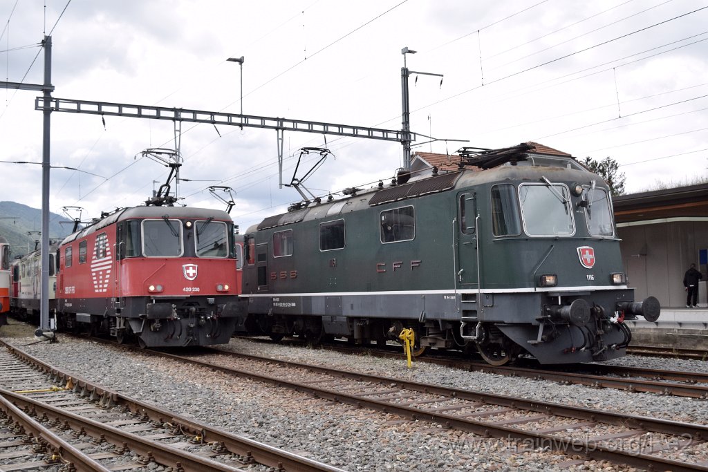 9359-0048-140924.jpg - SBB-CFF Re 4/4'' 11161 (Re 420.161-2)  (Re 91 85 4 420 161-2 CH-SBB) + SBB-CFF Re 420.230-5 (Re 91 85 4 420 230-5 CH-SBB) + SBBC Re 420.257-8 ''Nachhaltige Entsorgung'' (Re 91 85 4 420 257-8 CH-SBBC) / Balsthal (Dépot) 14.9.2024
