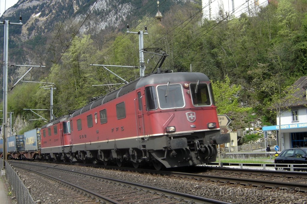 1036-0050-240405.jpg - SBB-CFF Re 6/6 11618 ''Dübendorf'' + SBB-CFF Ref 4/4'' 11163 / Flüelen (Seestrasse) 24.4.2005