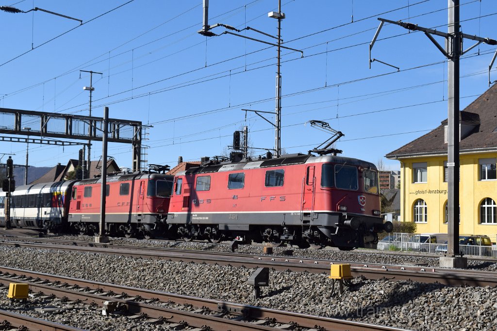 4902-0035-120418.jpg - SBB-CFF Re 4/4'' 11164 (Re 420.164-6)  (Re 91 85 4 420 164-6 CH-SBB) + SBB-CFF Re 4/4'' 11303 (Re 420.303-0)  (Re 91 85 4 420 303-0 CH-SBB) / Lenzburg 12.4.2018