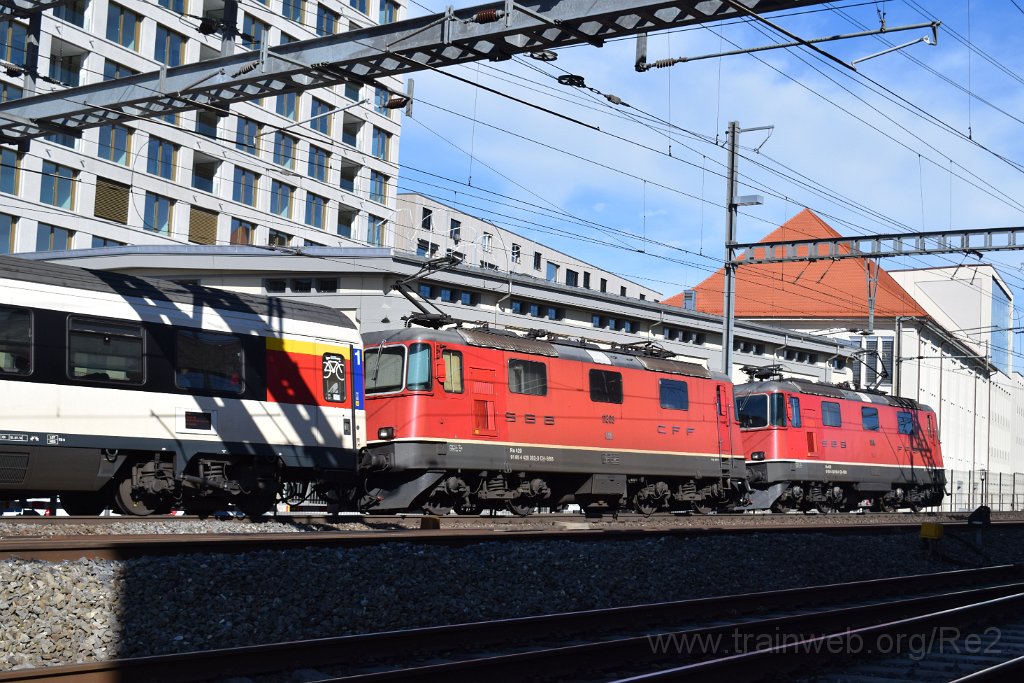 4902-0043-120418.jpg - Re 4/4" 11164 (Re 420.164-6) + Re 4/4" 11303 (Re 420.303-0) / Lenzburg 12.4.2018