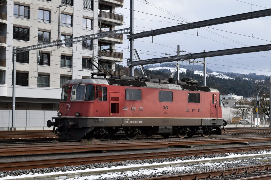 8885-0010-261123.jpg - SBB-CFF Re 4/4'' 11164 (Re 420.164-6)  (Re 91 85 4 420 164-6 CH-SBB) / Wattwil 26.11.2023