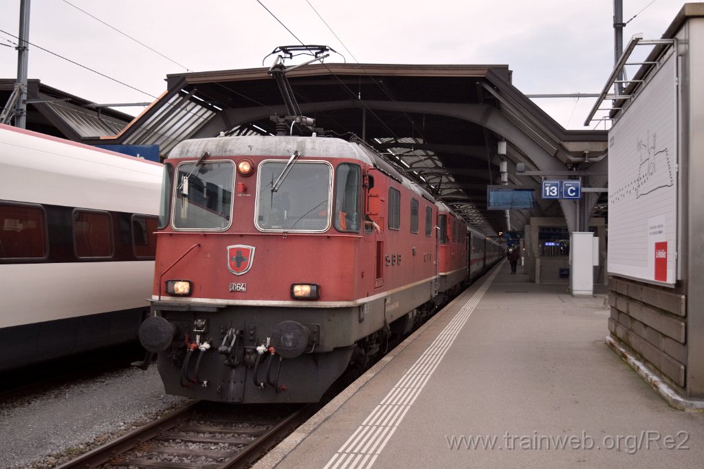 9018-0042-310324.jpg - SBB-CFF Re 4/4'' 11164 (Re 420.164-6)  (Re 91 85 4 420 164-6 CH-SBB) + SBB-CFF Re 4/4'' 11299 (Re 420.299-0)  (Re 91 85 4 420 299-0 CH-SBB) / Zürich HB 31.3.2024
