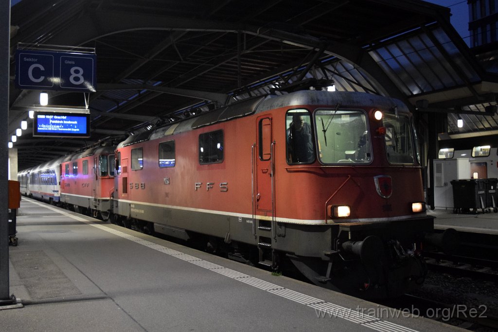 9428-0014-191024.jpg - SBB-CFF Re 4/4'' 11164 (Re 420.164-6)  (Re 91 85 4 420 164-6 CH-SBB) + SBB-CFF Re 4/4'' 11192 (Re 420.192-7)  (Re 91 85 4 420 192-7 CH-SBB) / Zürich HB 19.10.2024