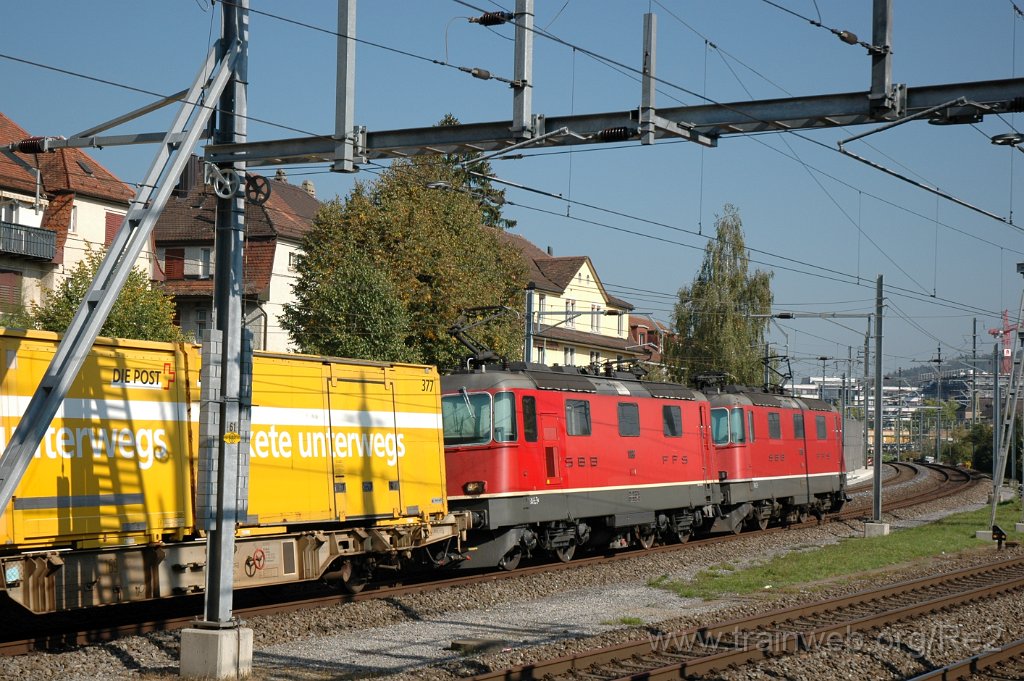 2219-0039-031011.jpg - SBB-CFF Re 4/4'' 11166 + SBB-CFF Re 4/4'' 11183 / Winterthur (Römerstrasse) 3.10.2011