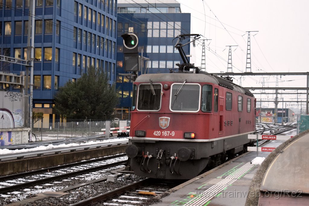 5237-0011-171218.jpg - SBBC Re 4/4'' 11167 (Re 420.167-9)  (Re 91 85 4 420 167-9 CH-SBBC) / Zürich-Altstetten 17.12.2018