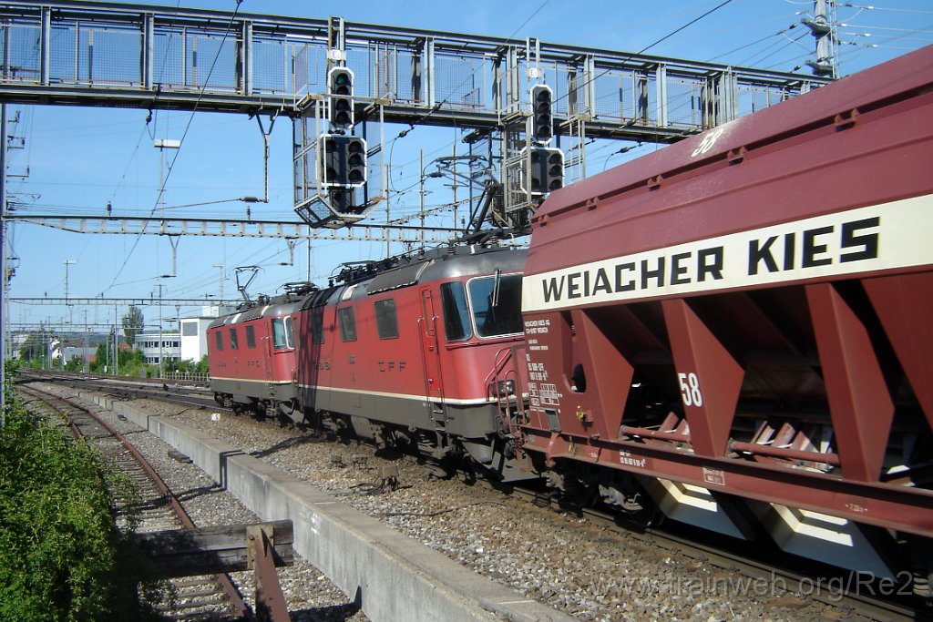 1051-0040-240505.jpg - SBB-CFF Ref 4/4'' 11168 + SBB-CFF Re 4/4'' 11269 / Zürich-Oerlikon 24.5.2005