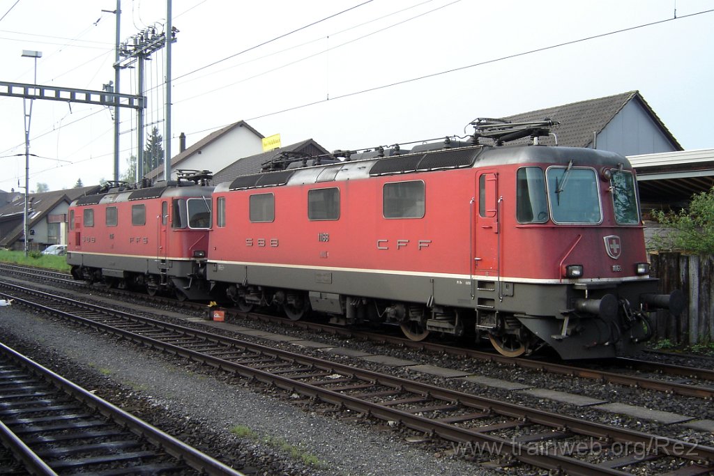 1174-0044-110506.jpg - SBB-CFF Ref 4/4'' 11168 + SBB-CFF Re 4/4'' 11315 / Hinwil 11.5.2006