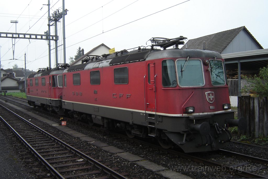 1175-0012-110506.jpg - Re 4/4" 11168 + 11315 / Hinwil 11.5.2006