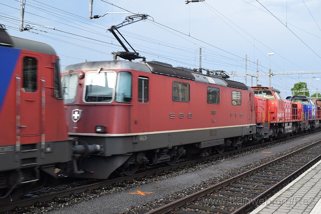 3955-0047-070616.jpg - SBB-CFF Re 4/4'' 11168 + SBB-CFF Am 843.007-6 + SBBC Am 843.050-6 / Pfäffikon SZ 7.6.2016