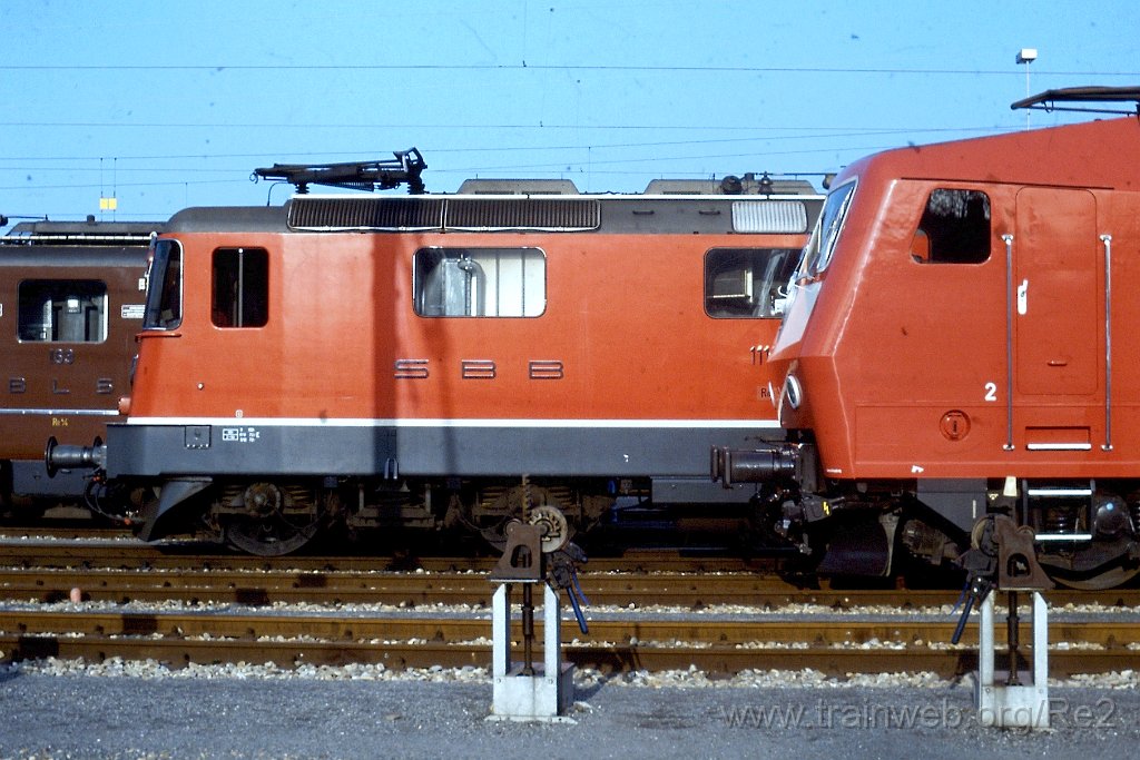 0265-0004.JPG - SBB-CFF Re 4/4'' 11169 + DB 120.153-2 / Basel-Wolf 18.11.1989