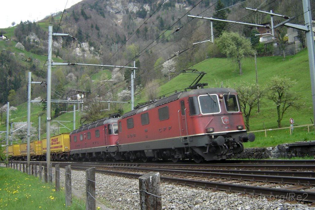 1036-0041-240405.jpg - SBB-CFF Ref 4/4'' 11169 + SBB-CFF Ref 6/6 11666 ''Stein am Rhein'' / Sisikon 24.4.2005