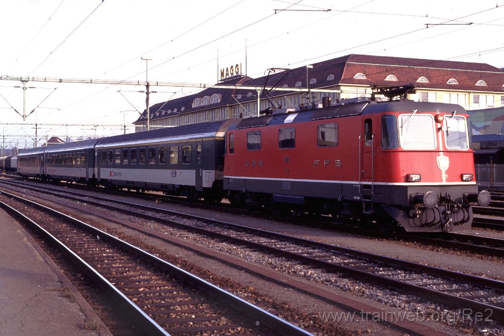 0368-0008.jpg - SBB-CFF Re 4/4'' 11171 / Singen (Htw) 18.1.1992