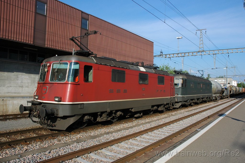 1676-0018-270509.jpg - SBB-CFF Re 4/4'' 11171 + SBB-CFF Re 6/6 11662 ''Reuchenette-Péry'' / Schwerzenbach ZH 27.5.2009
