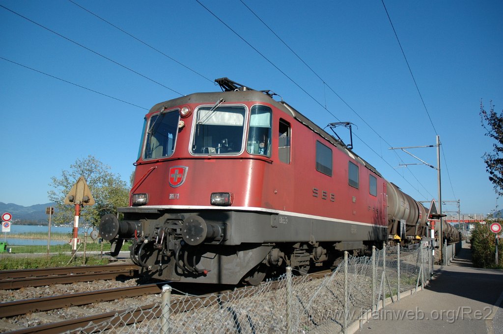 2195-0016-120911.jpg - SBB-CFF Re 4/4'' 11171 / Freienbach (Büe Pfarrmatte) 12.9.2011