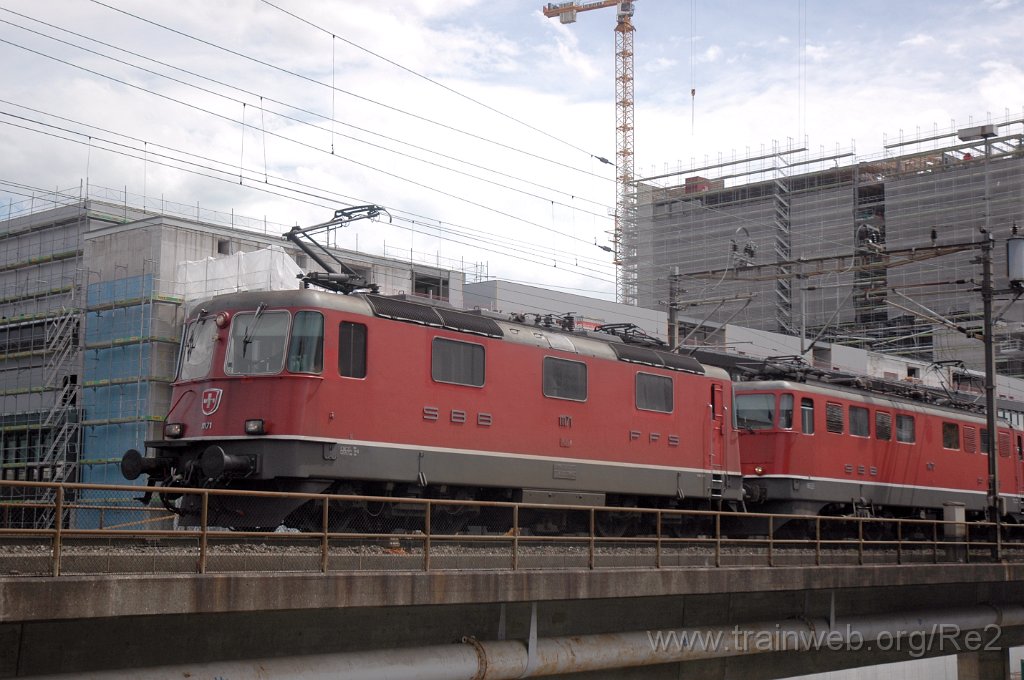 2498-0037-130712.jpg - SBB-CFF Re 4/4'' 11171 + SBB-CFF Ae 6/6 11470 ''Brugg'' / Zürich (Käferbergbrücke) 13.7.2012