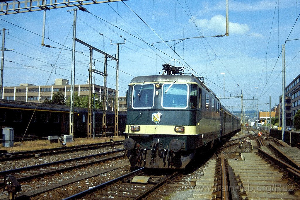 0888-0027.jpg - MThB Re 4/4'' 21 / Schlieren 28.5.2001