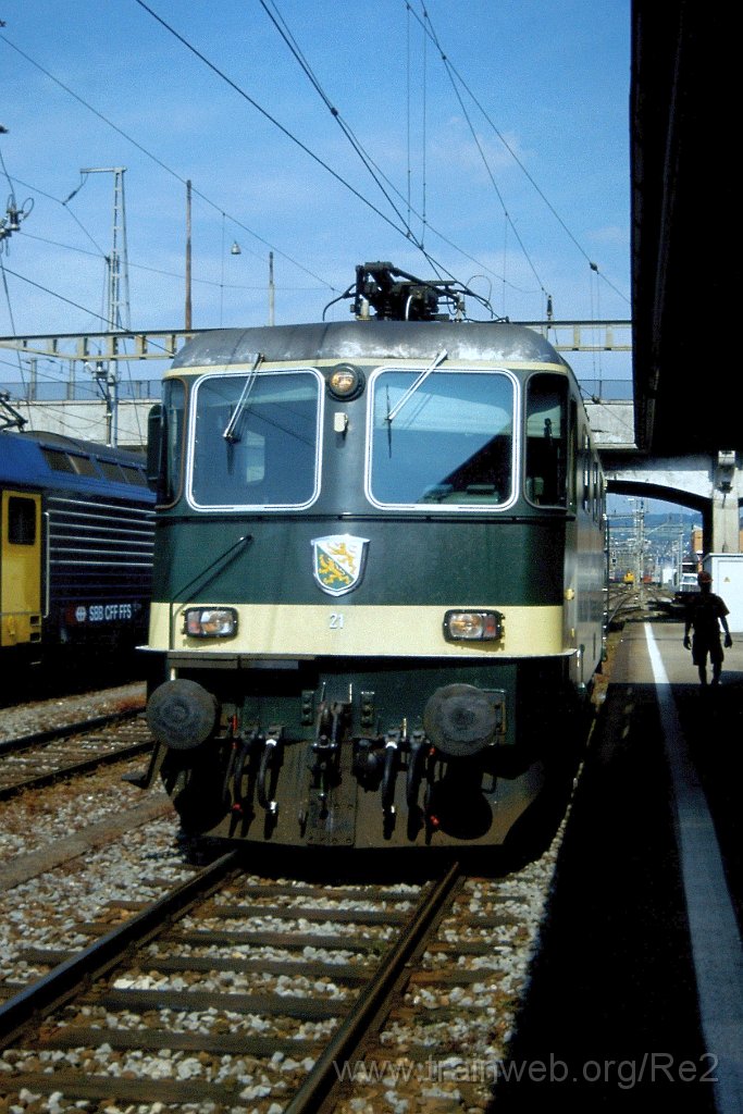 0888-0030.jpg - MThB Re 4/4'' 21 / Schlieren 28.5.2001