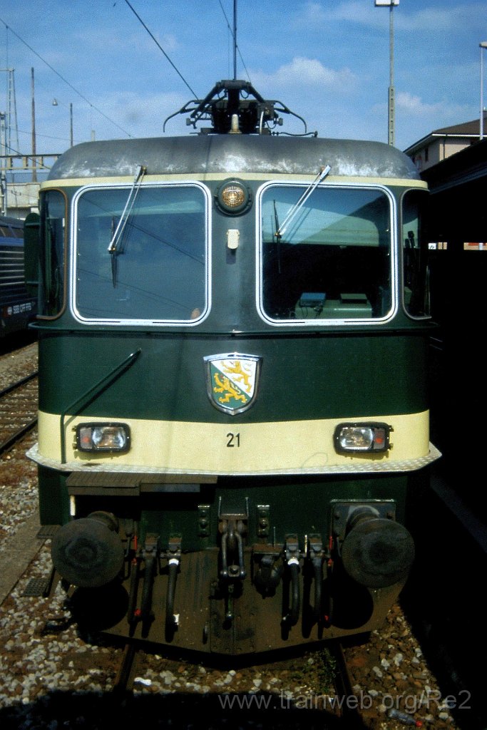 0888-0031.jpg - MThB Re 4/4'' 21 / Schlieren 28.5.2001