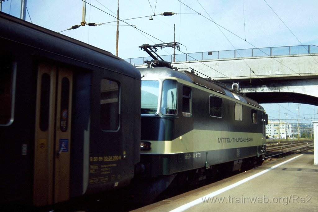 0888-0033.jpg - MThB Re 4/4'' 21 / Schlieren 28.5.2001
