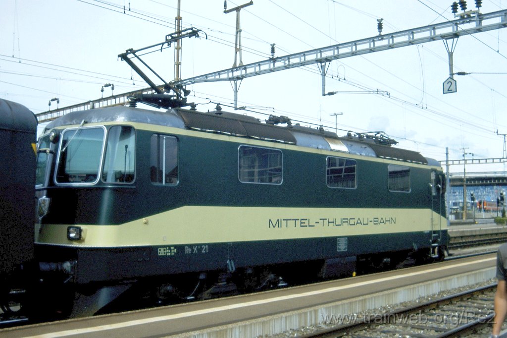 0889-0030.jpg - MThB Re 4/4'' 21 / Zürich-Altstetten 31.5.2001