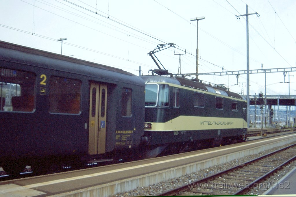 0889-0034.jpg - MThB Re 4/4'' 21 / Zürich-Altstetten 31.5.2001