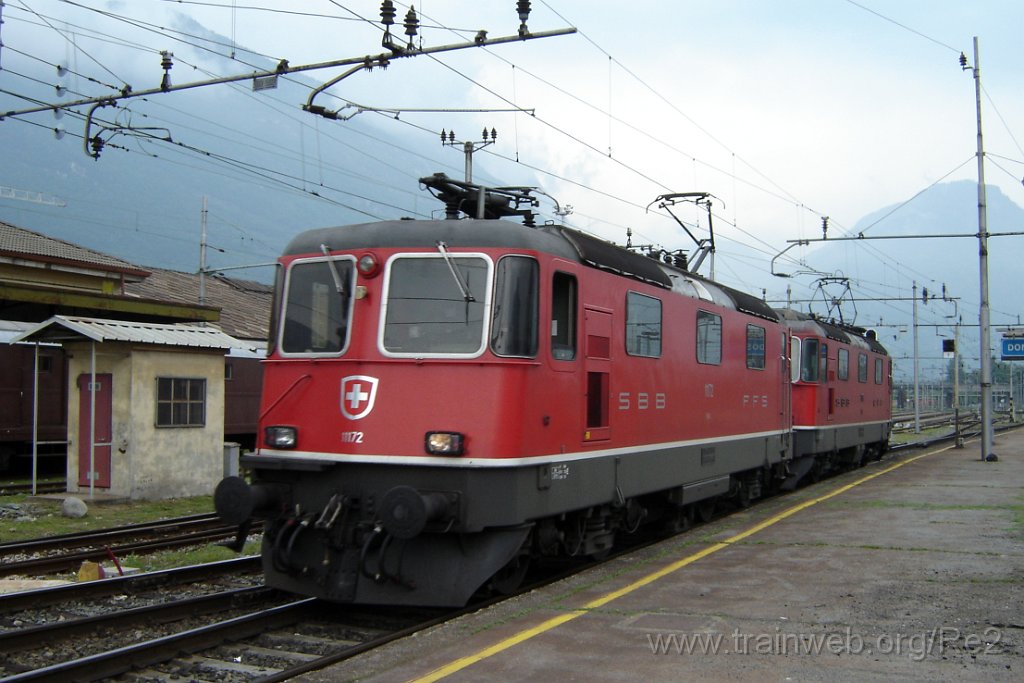 1183-0004-200506.jpg - SBB-CFF Re 4/4'' 11172 + SBB-CFF Re 4/4'' 11116 / Domodossola 20.5.2006