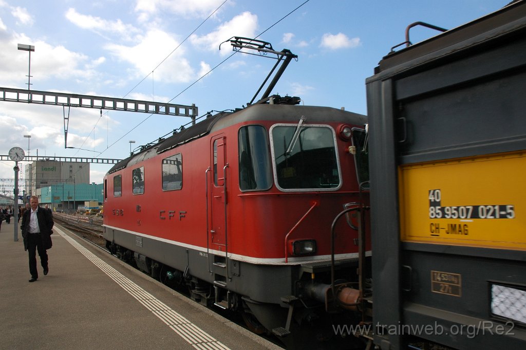 1872-0032-210510.jpg - SBB-CFF Ref 4/4'' 11173 + JMAG X 40 85 9507 021-5 / Hinwil 21.5.2010