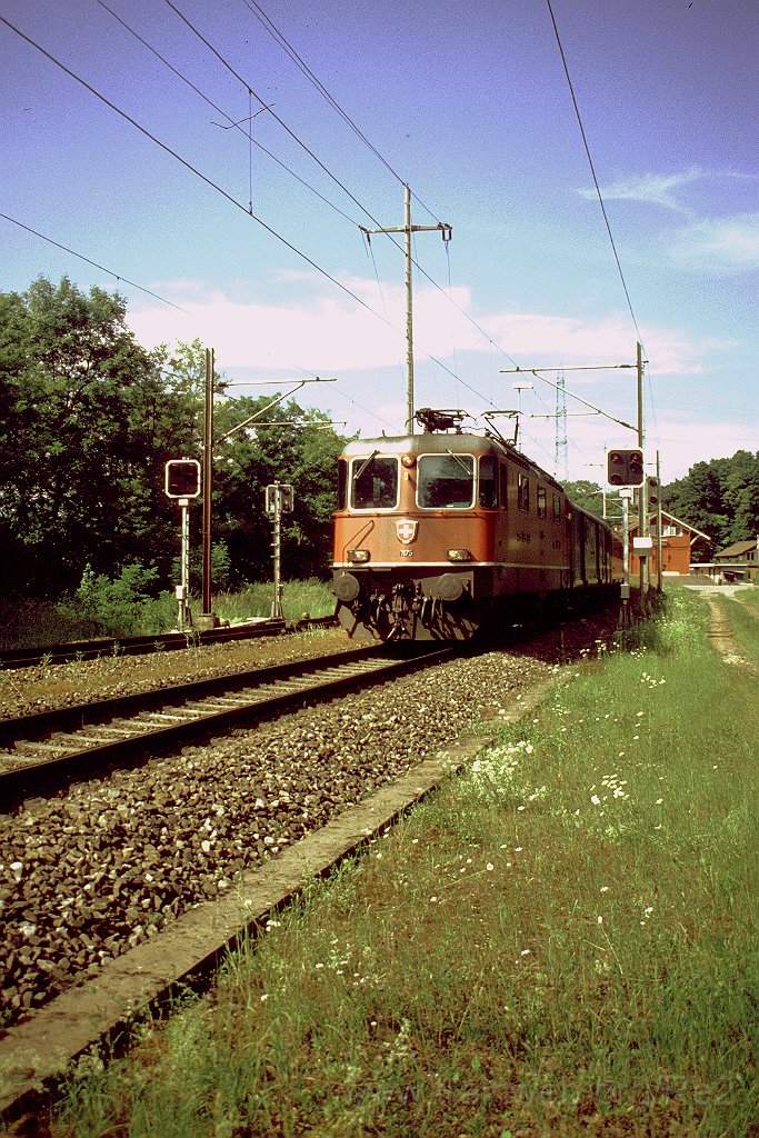 0817-0023.jpg - Re 4/4" 11175 / Glattfelden 3.6.2000