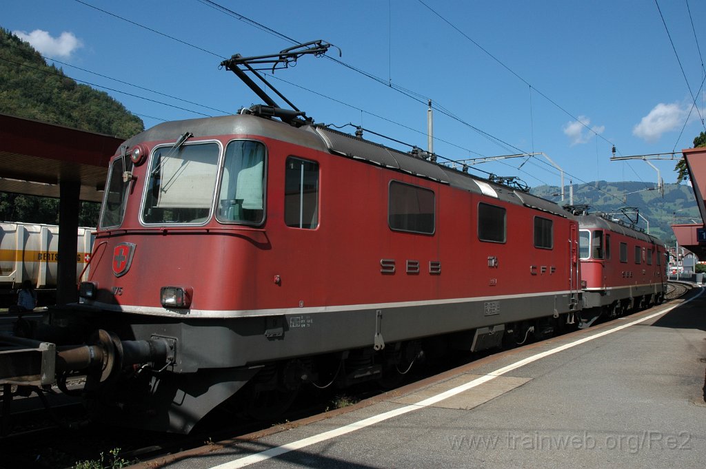 2178-0050-020911.jpg - Re 4/4" 11175 + Re 6/6 11639 "Murten" / Schwyz 2.9.2011