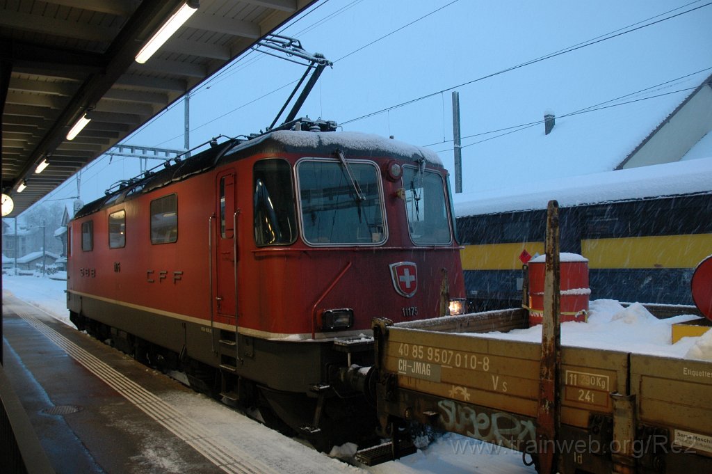 2684-0032-101212.jpg - Re 4/4" 11175 / Hinwil 10.12.2012
